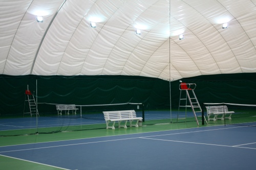 Спортивное оборудование для игры в теннис